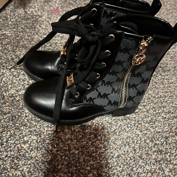 Michael Kors girls boots size 11. - Picture 5 of 5